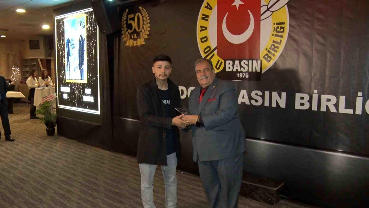 Umut Yakup Tanrıöver\'e Ödül