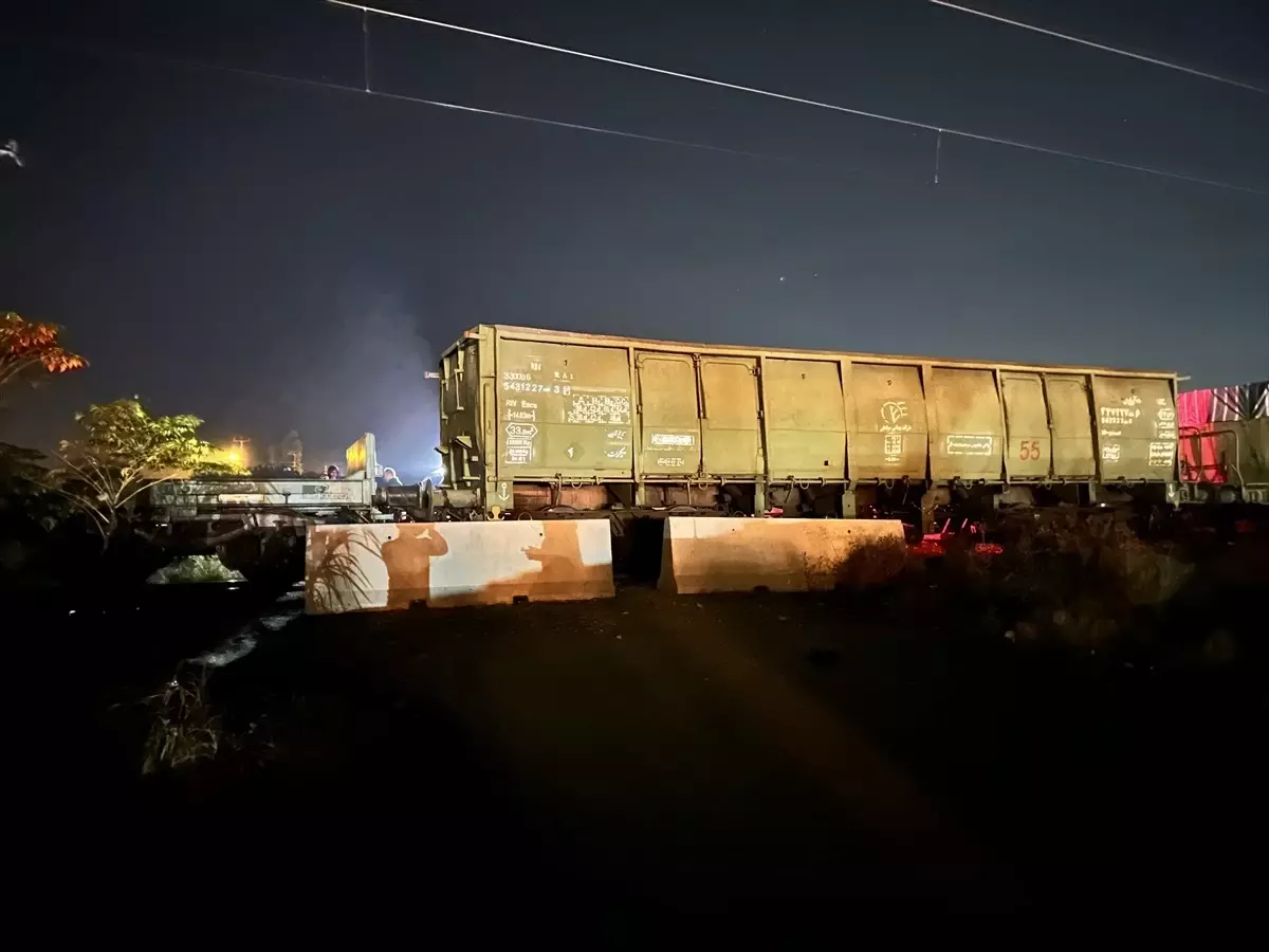 Yük Treni Çarptı: Bir Yaralı