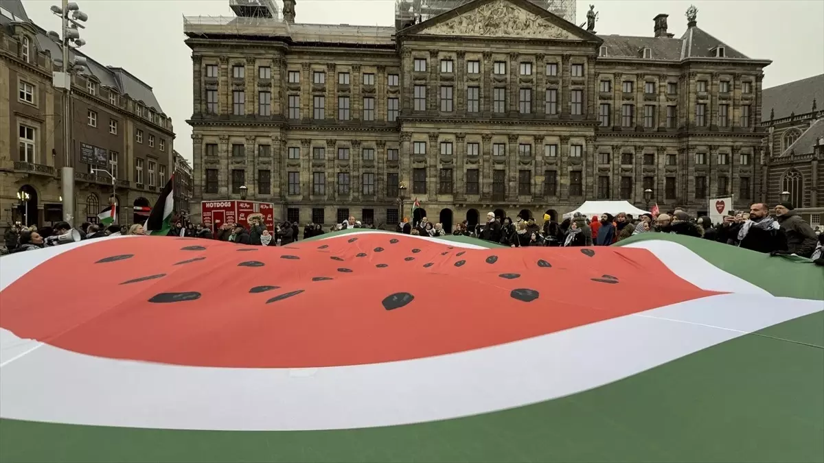 Amsterdam\'da Filistin için Büyük Protesto