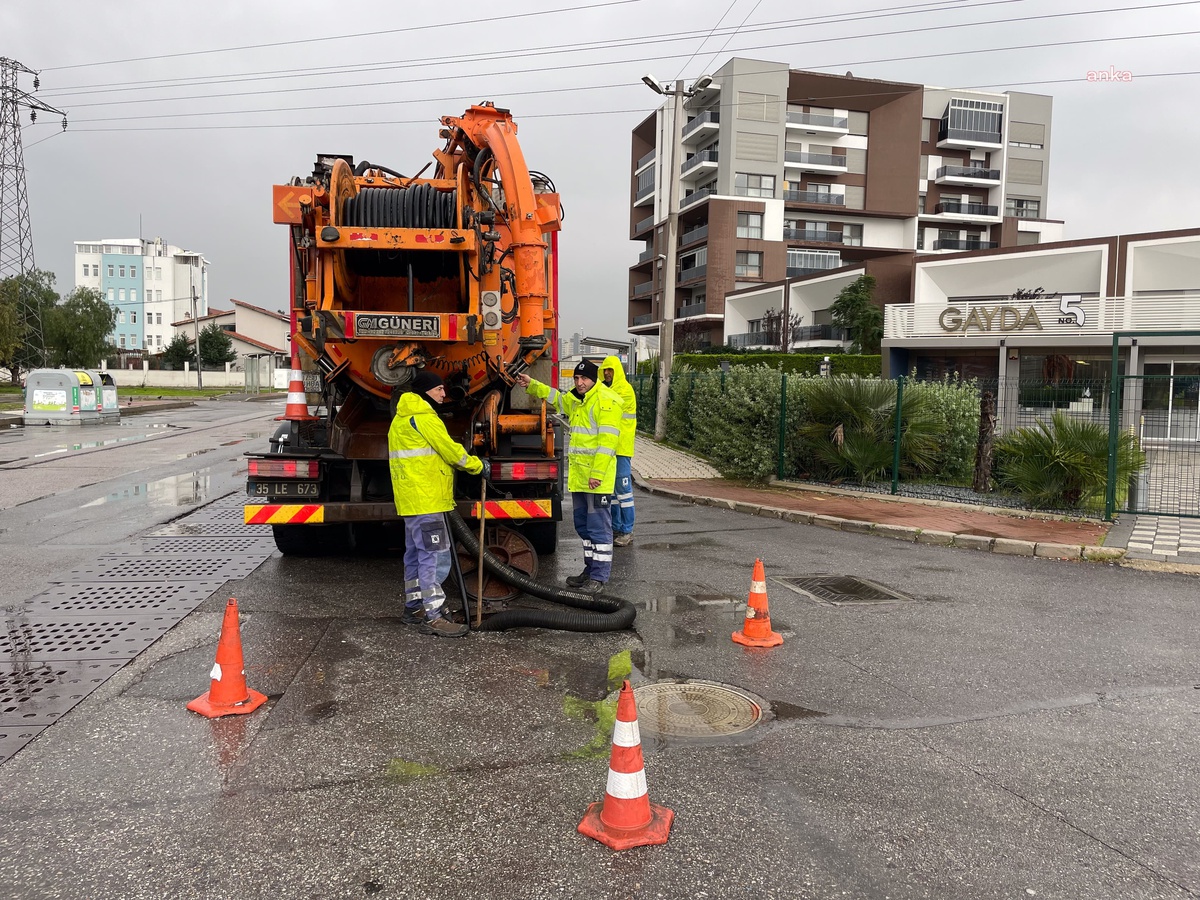 İzmir Büyükşehir Belediyesi Yağışlara Karşı Seferber Oldu