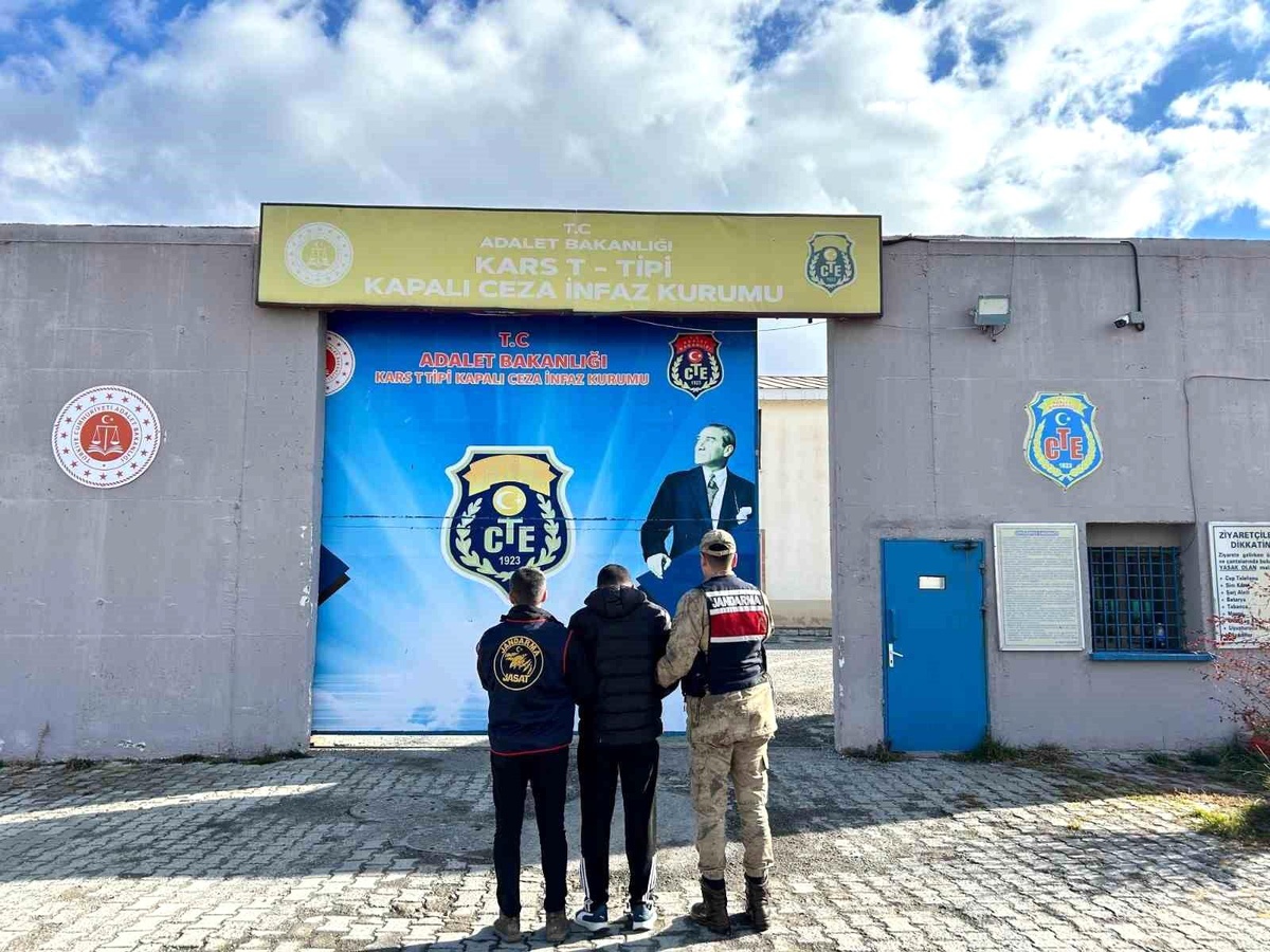 Kars\'ta Aranan İki Dolandırıcı Yakalandı