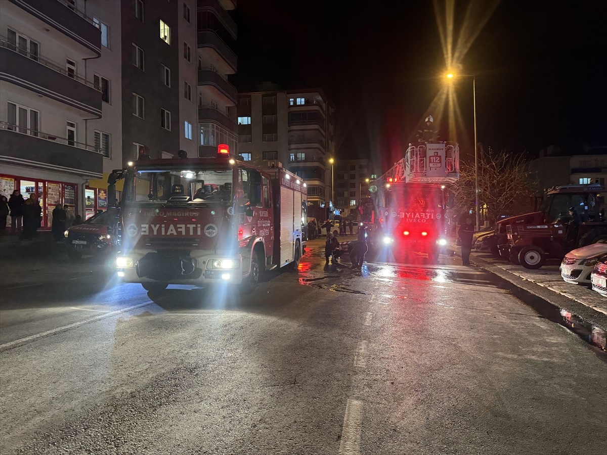 Kayseri\'de Ev Yangını: Psikolojik Sorunlar Nedeniyle Çıktı