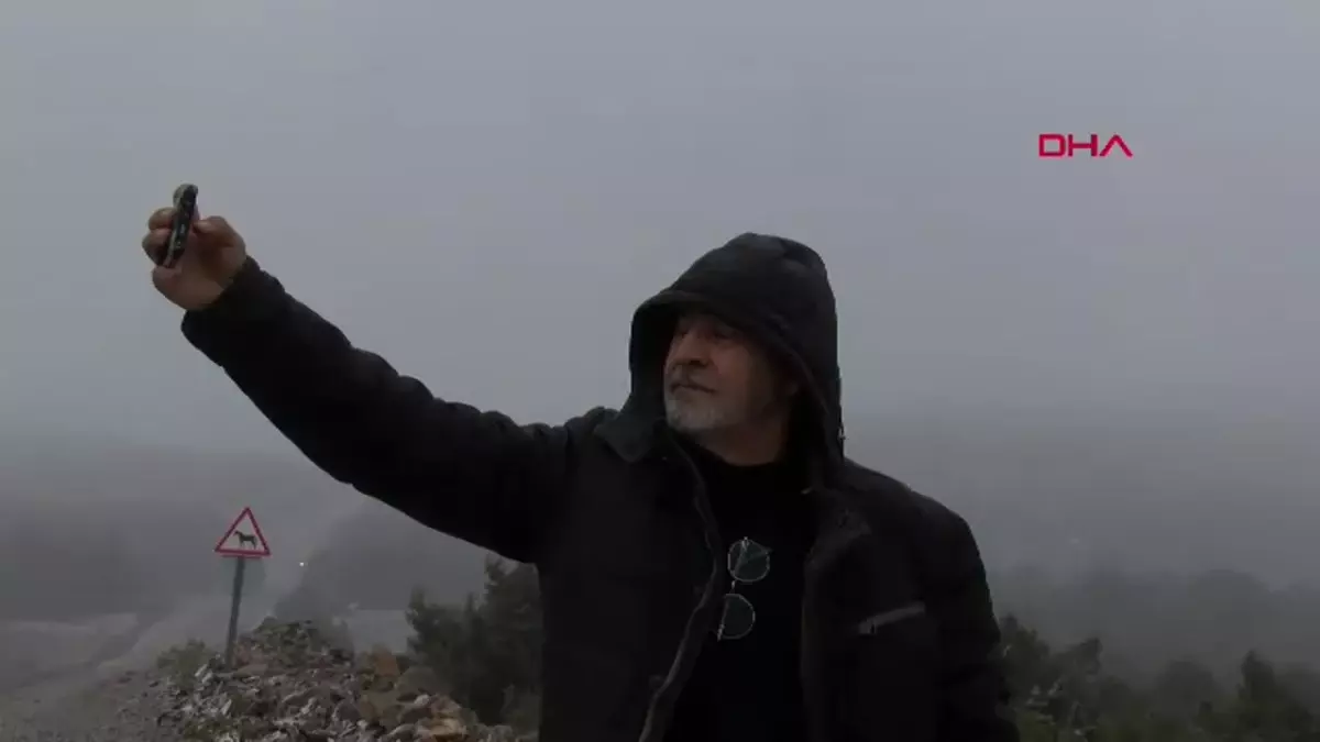 Manisa\'da Spil Dağı\'na İlk Kar Düştü