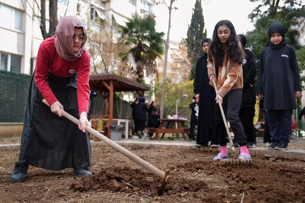 Öğretmen Müesser İsabetli’nin Bostanı