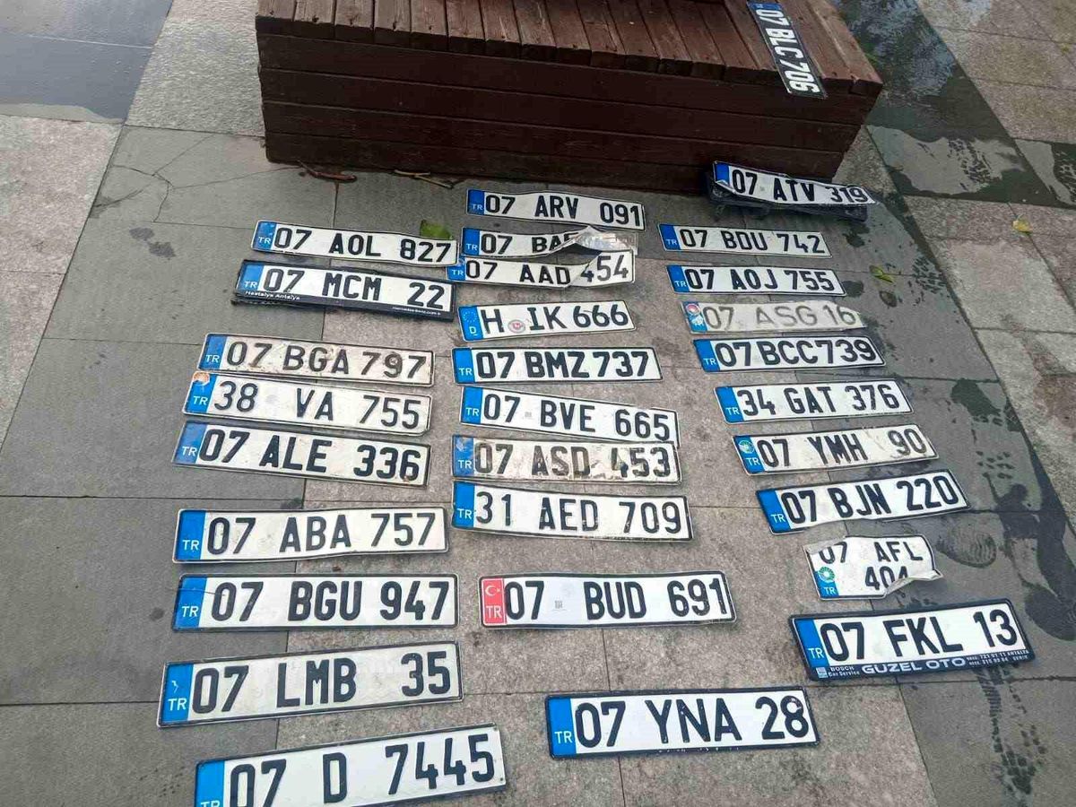 Serik\'te Sağanak Yağış Araç Sahiplerini Zor Duruma Soktu