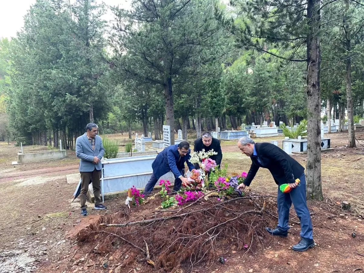 Seydikemer\'de Vefat Eden Öğretmenler Anıldı