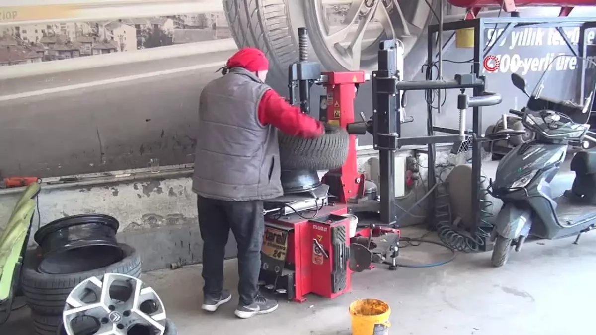 Sinop\'ta Kış Lastiği Mesaisi Başladı