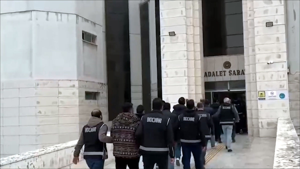 Bakan Yerlikaya: 81 Şüpheli Yakalandı, 50\'si Tutuklandı
