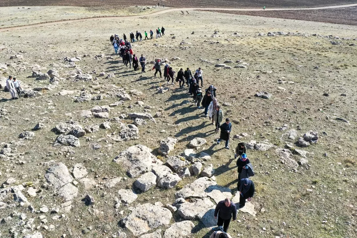 Erciş\'te Öğretmenler Günü Yürüyüşü