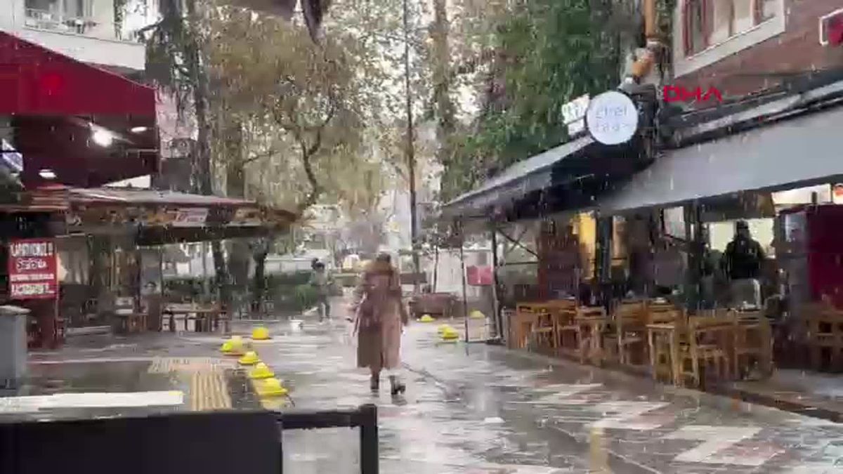 Yalova\'da Mevsimin İlk Kar Yağışı Başladı