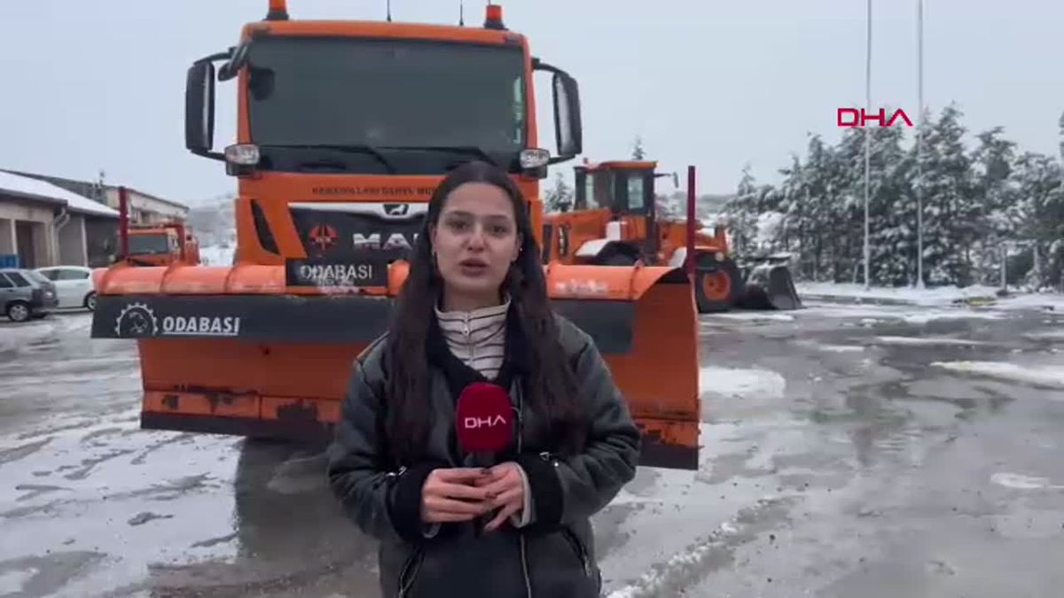 Yalova\'da Kar Yağışı Nedeniyle Tuzlama Çalışması Yapılıyor