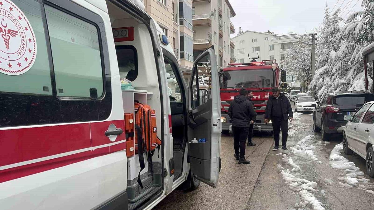 Aksaray\'da Öğretmenevi Yangını Paniğe Neden Oldu