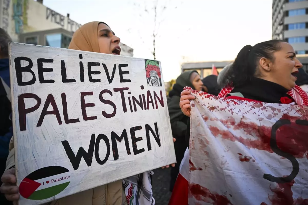 Berlin\'de Gazze ve Lübnan İçin Protesto