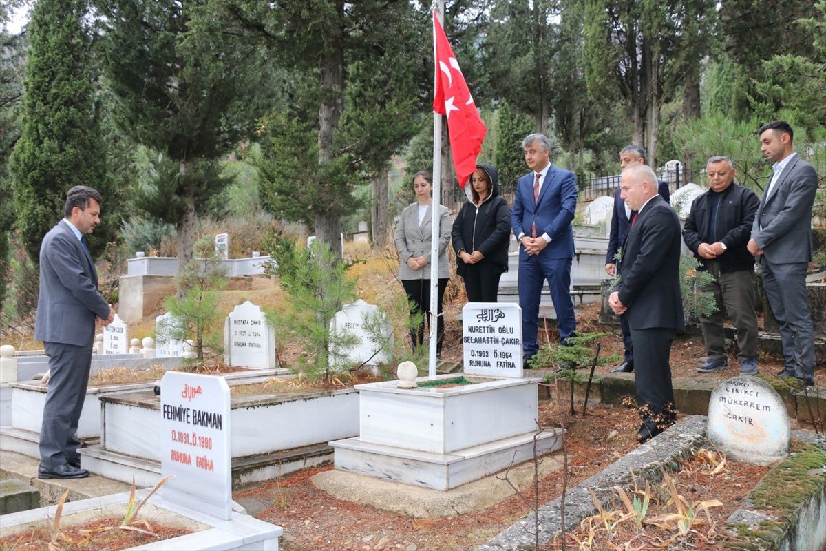 Amasya\'da şehit öğretmen kabri başında anıldı