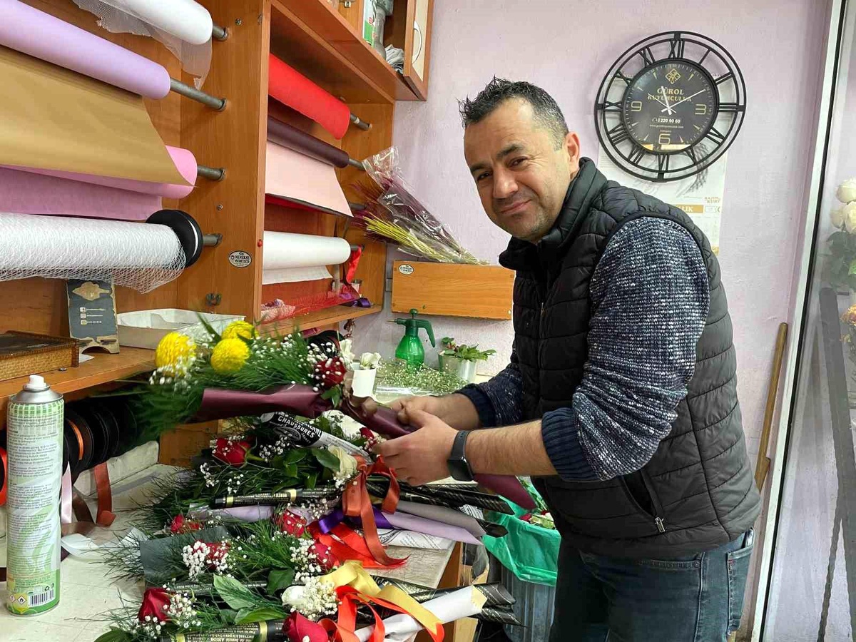 Öğretmenler Günü\'nde Karanfil Şöleni