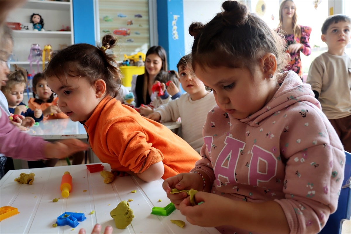 Depremde kaybedilen öğretmenin anısı yaşatılıyor