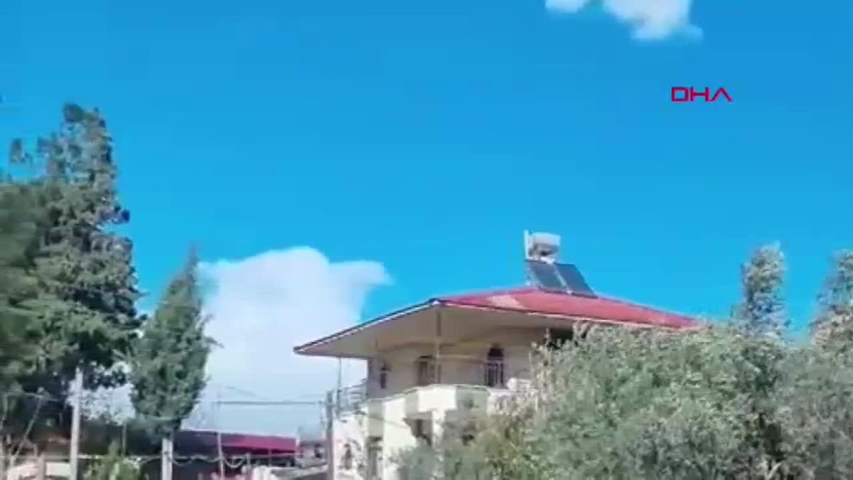 Mersin Tarsus\'ta Fırtına Ağaçları Devrildi, Cami Minaresi Yıkıldı