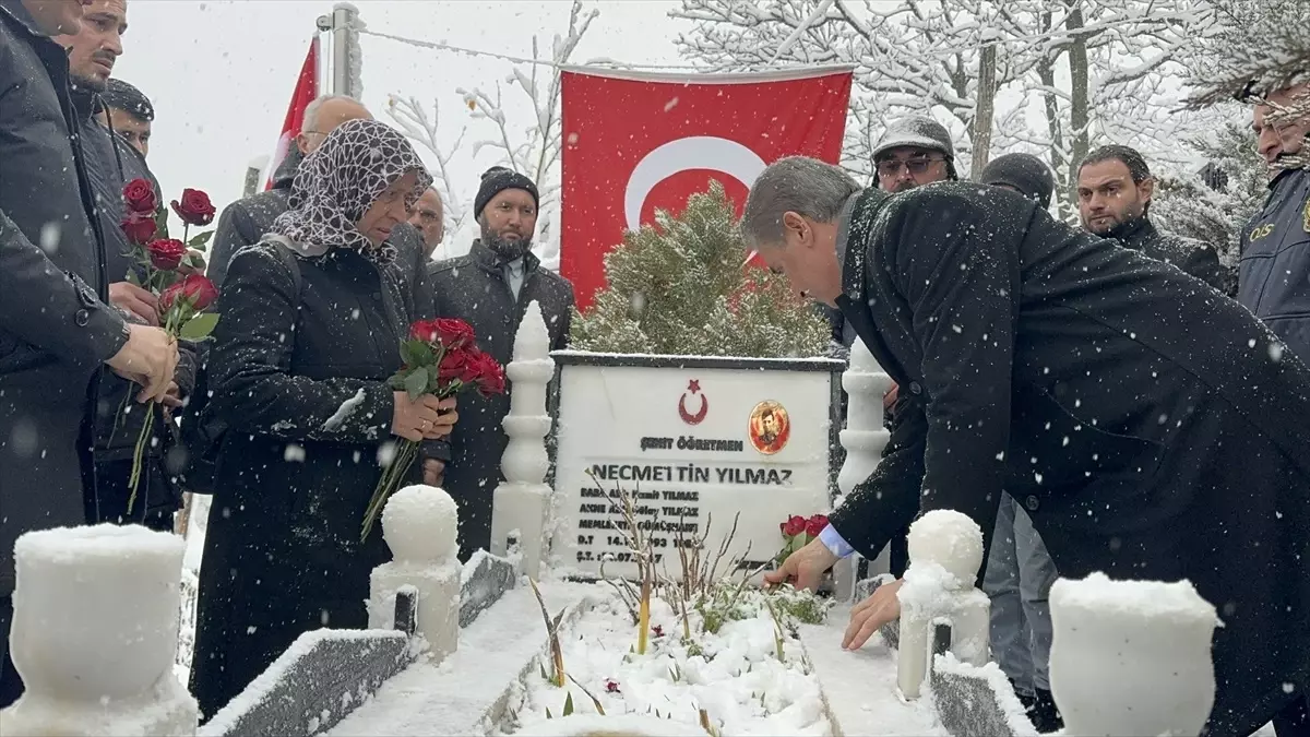 Şehit öğretmen Necmettin Yılmaz, Gümüşhane\'de mezarı başında anıldı