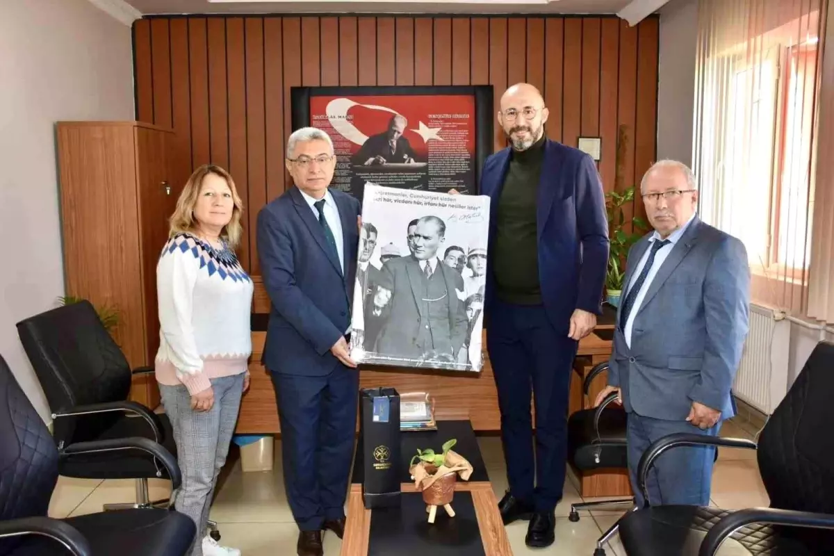 Germencik Belediyesi\'nden Öğretmenler Günü Hediyesi: Atatürk Tabloları