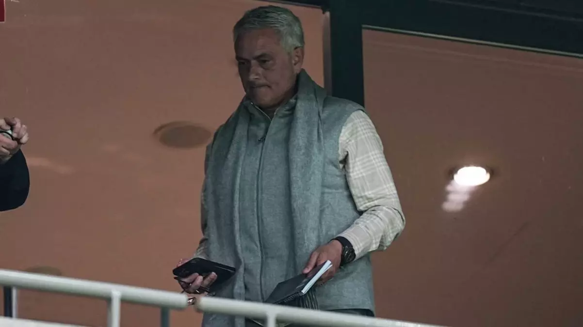 Jose Mourinho, Beşiktaş-Göztepe maçının tribünden izledi