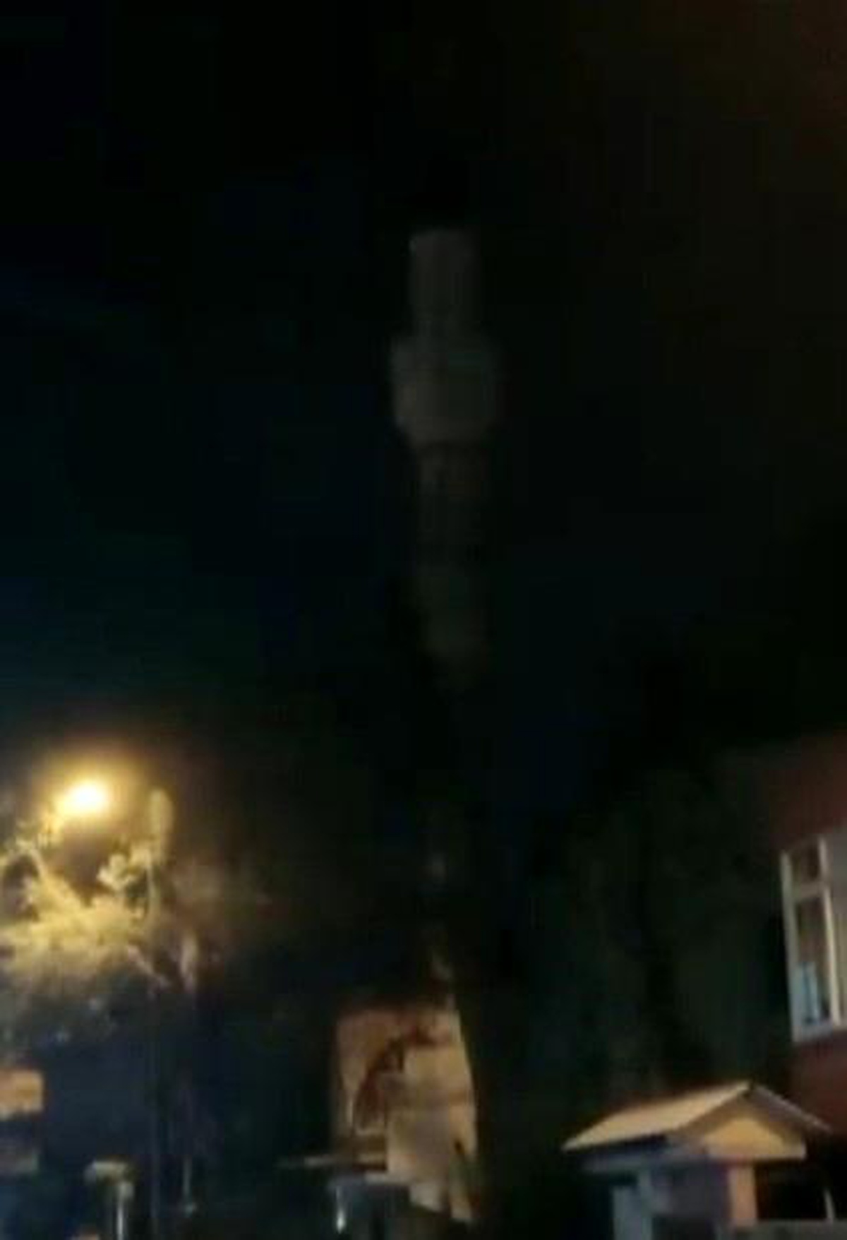 Kahramanmaraş\'ta Rüzgar Minareyi Devrildi