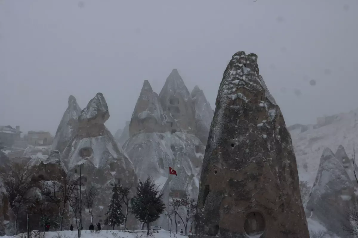 Kapadokya Beyaza Büründü