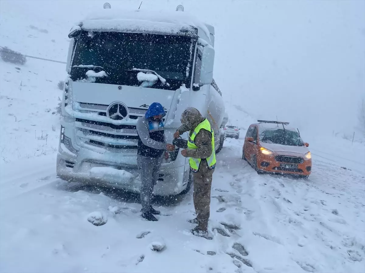 Kar nedeniyle 600 kişi mahsur kaldı