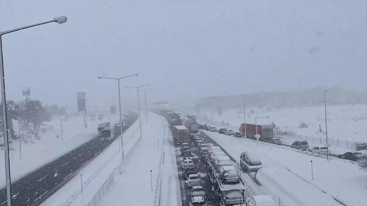 Bolu\'da Otoyol Ulaşımı Normale Döndü