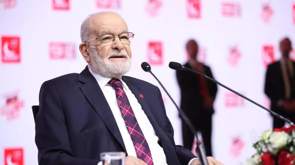 Karamollaoğlu veda konuşmasını Nesimi\'nin "Kula minnet eylemem" dizeleriyle yaptı