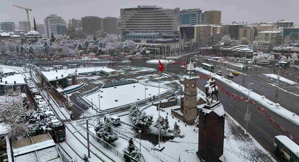 Kayseri\'de Eğitime 1 Gün Ara Verildi