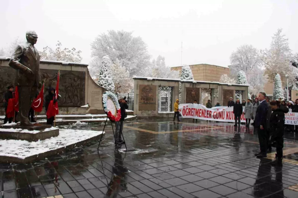 Kayseri\'de Öğretmenler Günü Kutlandı