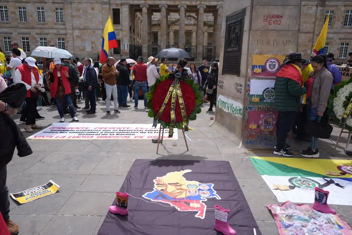 Kolombiya\'da Hükümete Protesto