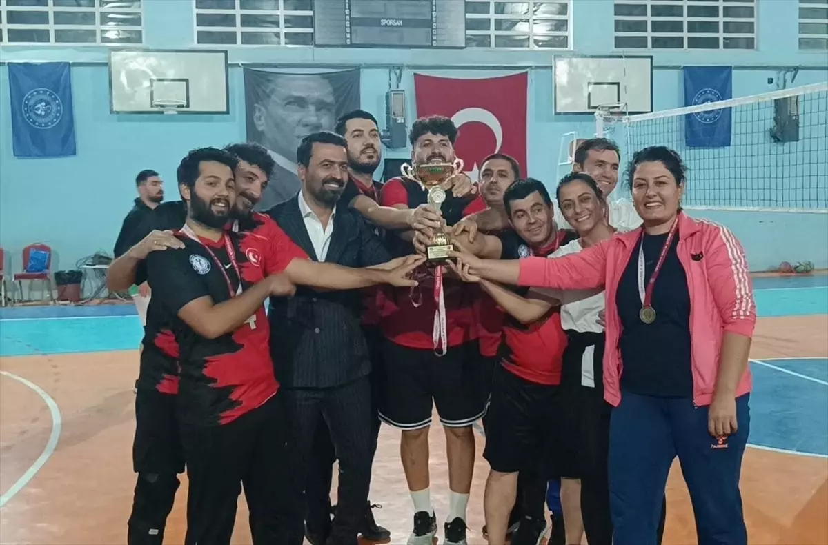 Kozan\'da voleybol turnuvası düzenlendi