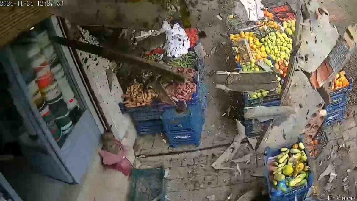 Hatay\'da Fırtına Balkon Duvarını Uçurdu