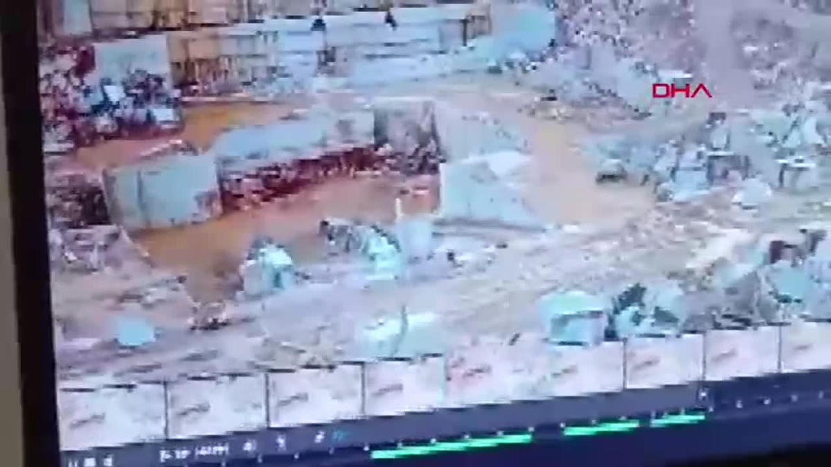 Mermer ocağında üzerilerine kayalar düşen 2 işçiden biri öldü, diğerinin kurtarma çalışmaları devam ediyor (EK GÖRÜNTÜ EKLENDİ)