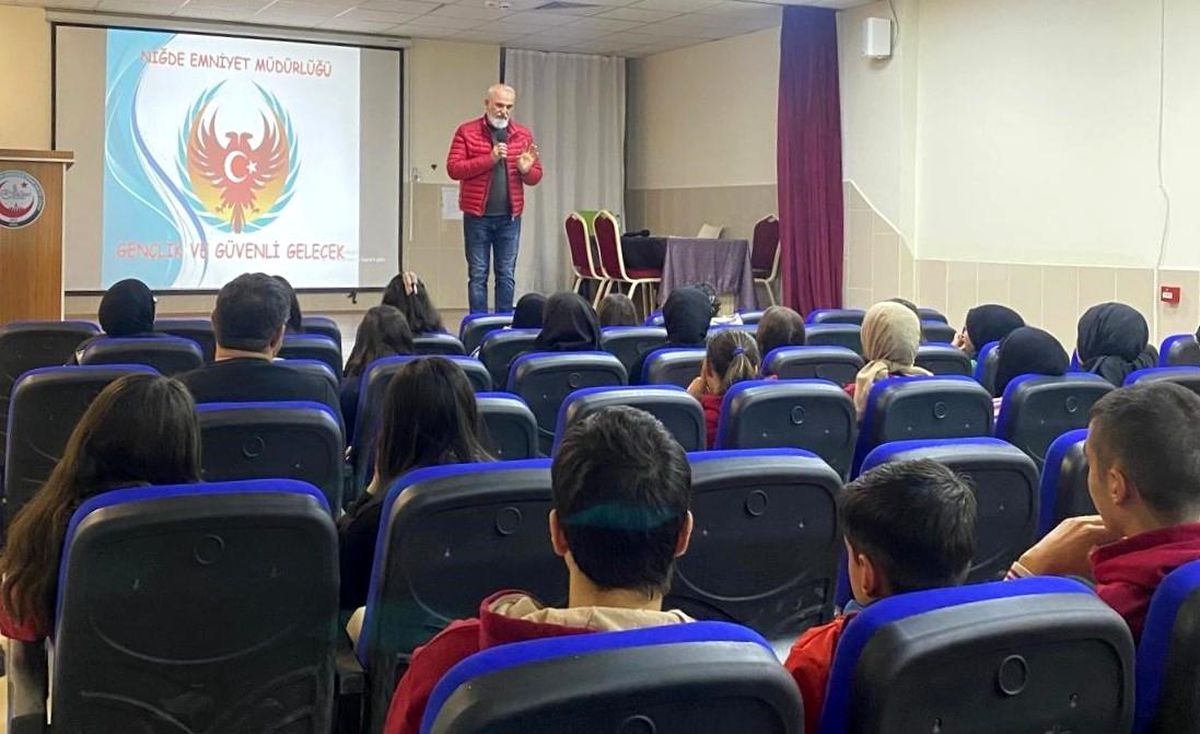 Niğde\'de öğrenciler emniyet ekiplerince bilgilendiriliyor