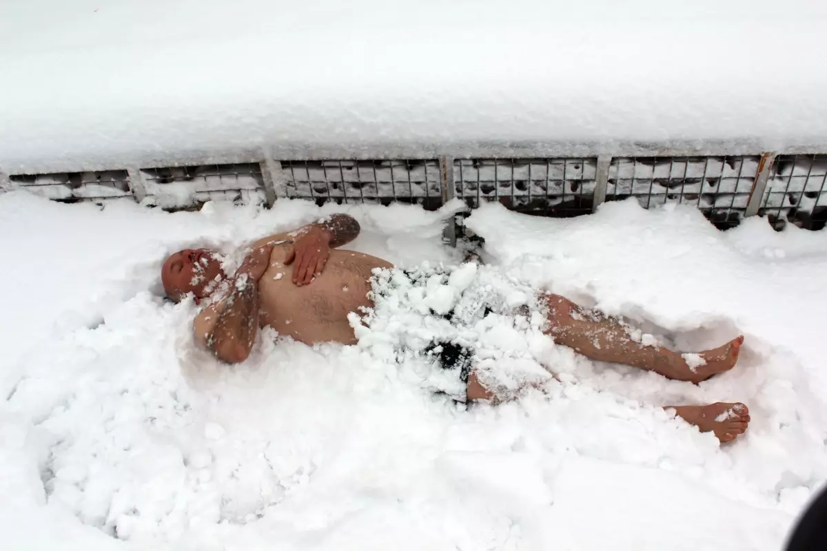 Aksaray\'da Kar Banyosu Geleneksel Hale Geldi