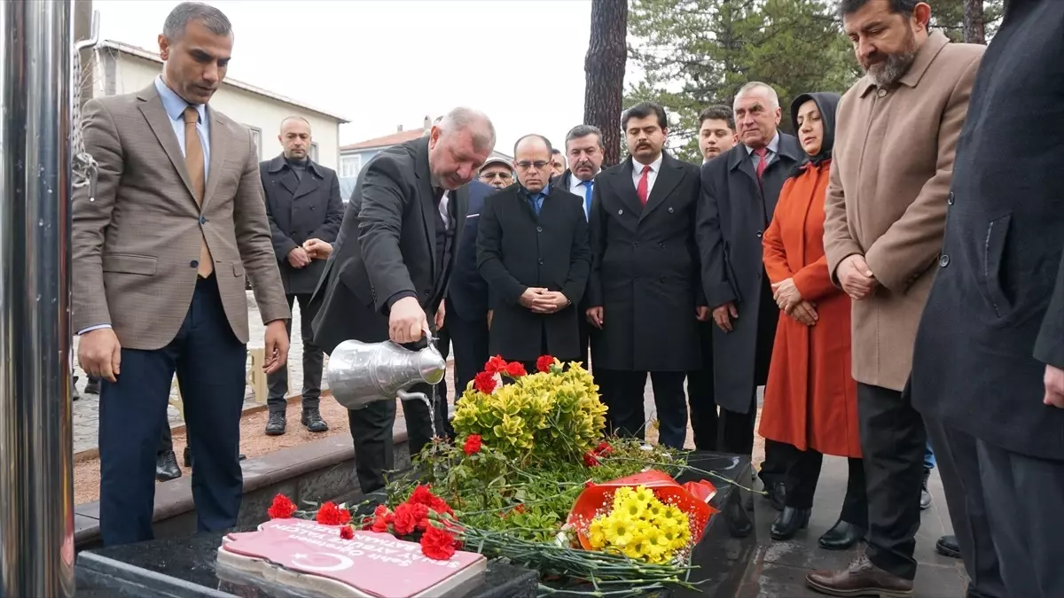 Şehit öğretmen Şenay Aybüke Yalçın Öğretmenler Günü\'nde kabri başında anıldı