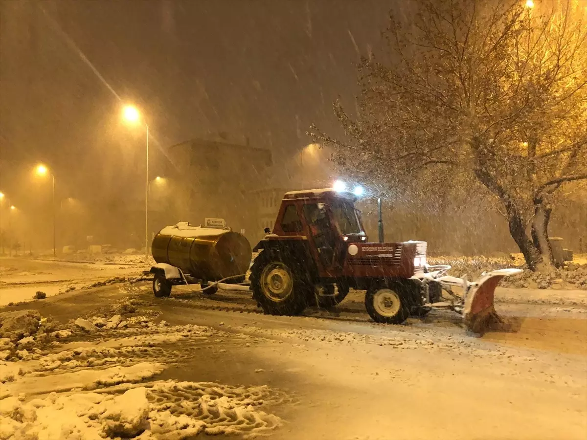 Seydişehir\'de Kar Temizleme Çalışmaları Devam Ediyor