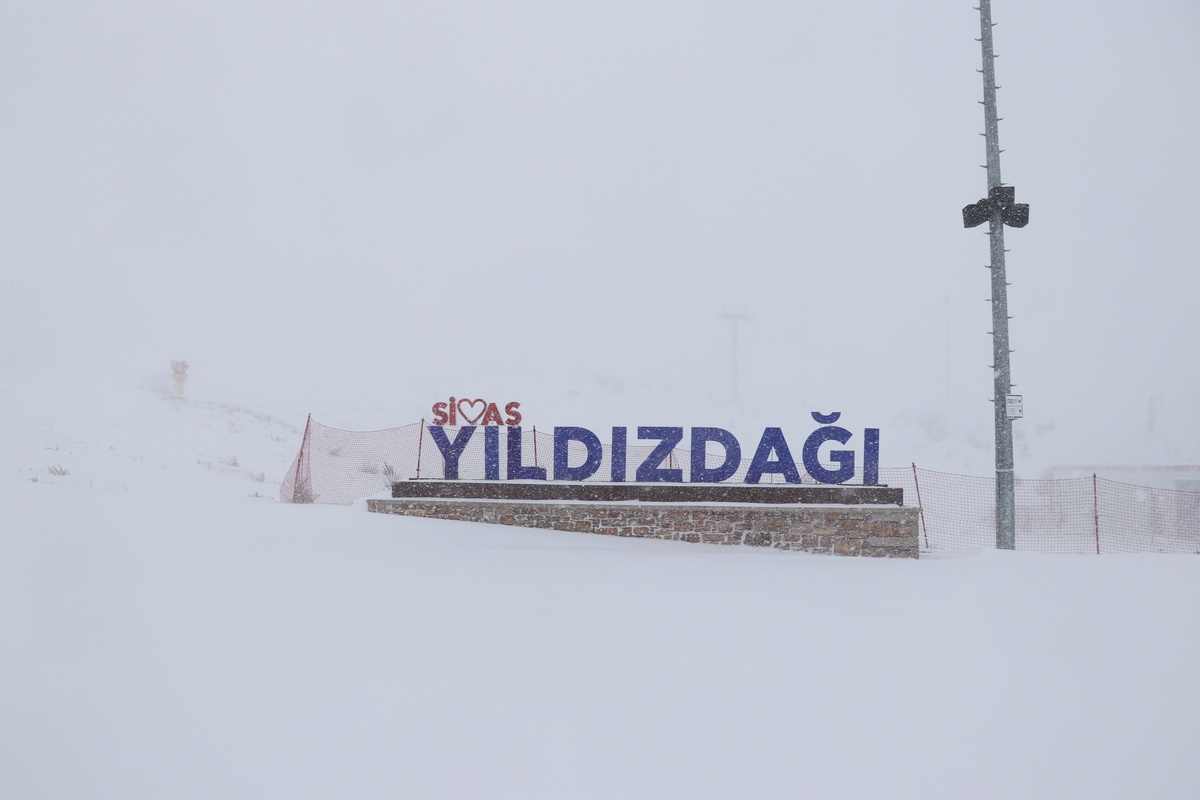 Kayak Merkezinde Kar Kalınlığı 10 Santime Ulaştı