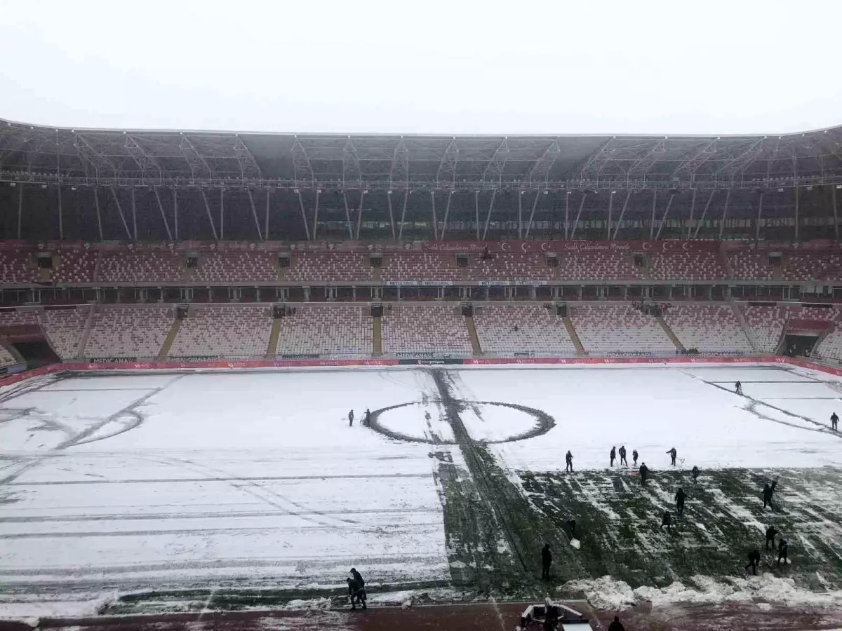 Sivasspor-Kasımpaşa Maçı Kar Altında