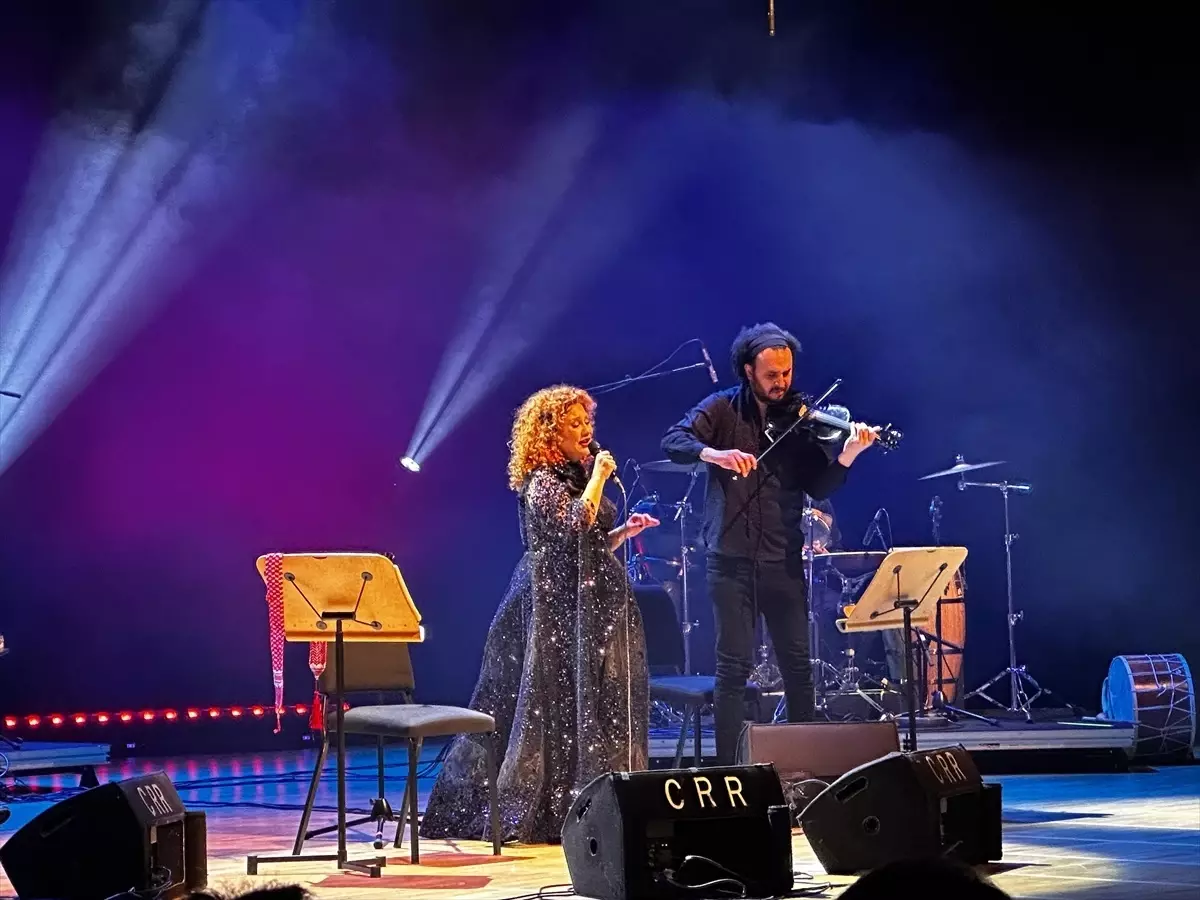 Lena Chamamyan İstanbul\'da Müzikseverlerle Buluştu