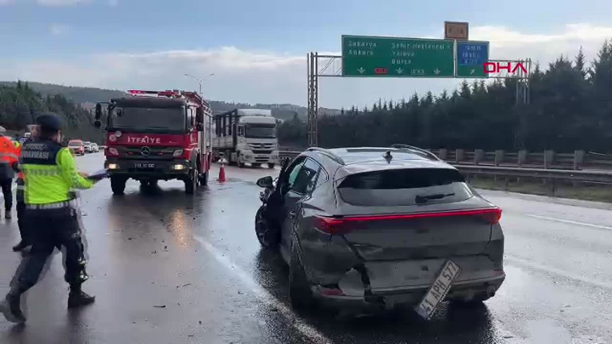Kocaeli\'de TEM Otoyolu\'nda Trafik Kazası: İki Yaralı