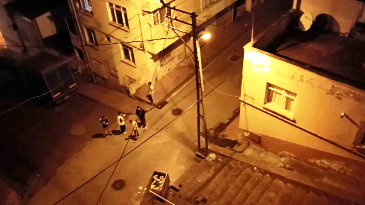 İlkadım\'da Gençler Torpil Atıyor