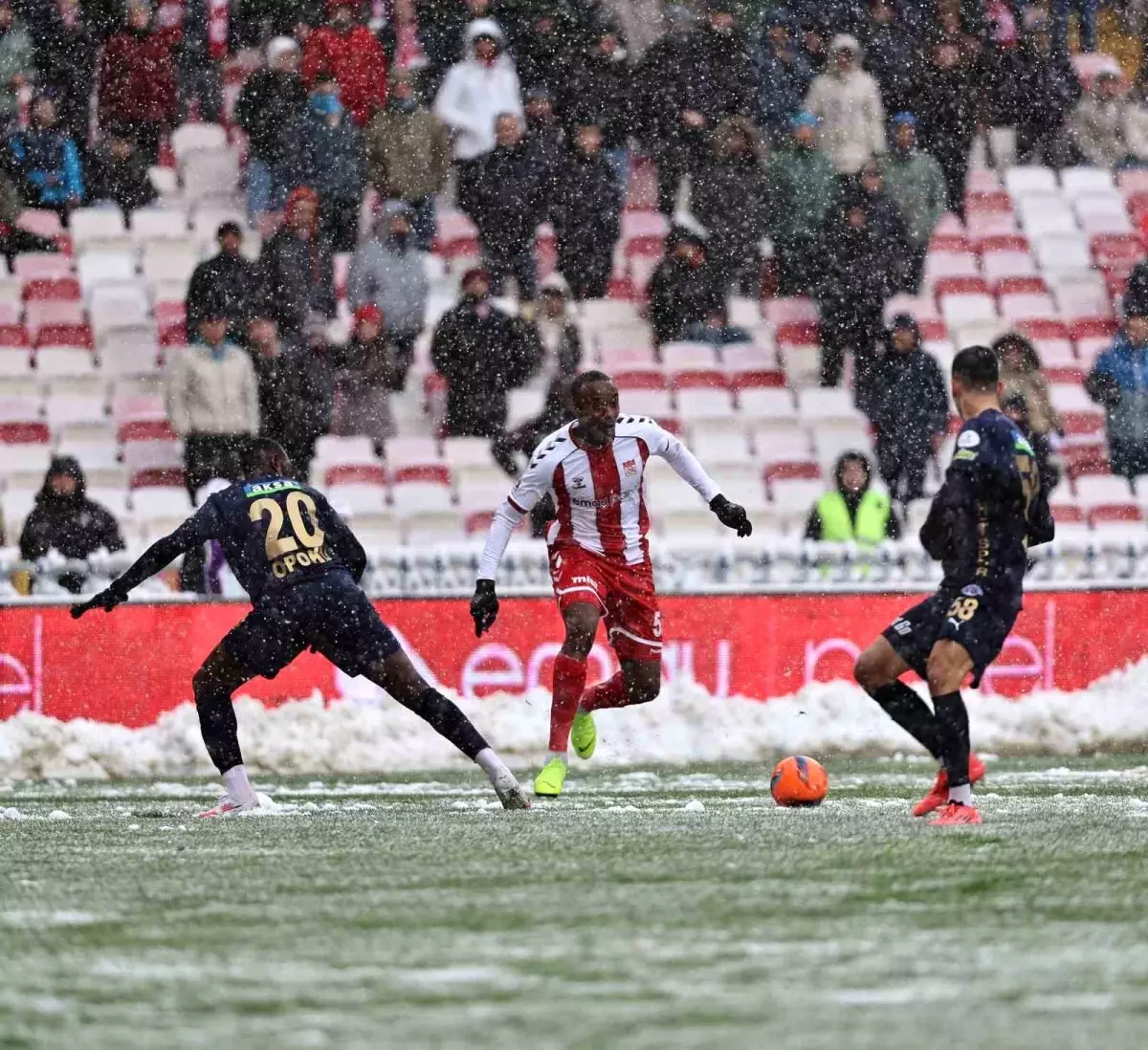 Sivasspor - Kasımpaşa: İlk Yarı Beraberlik