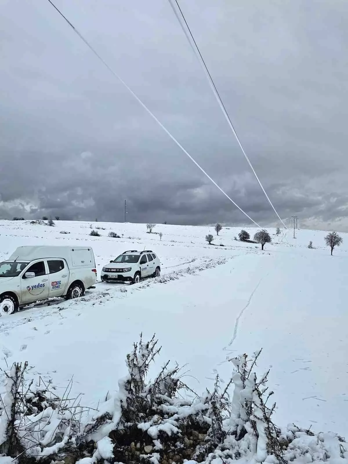 YEDAŞ, Kar ve Fırtına Nedeniyle Elektrik Kesintilerine Müdahale Ediyor