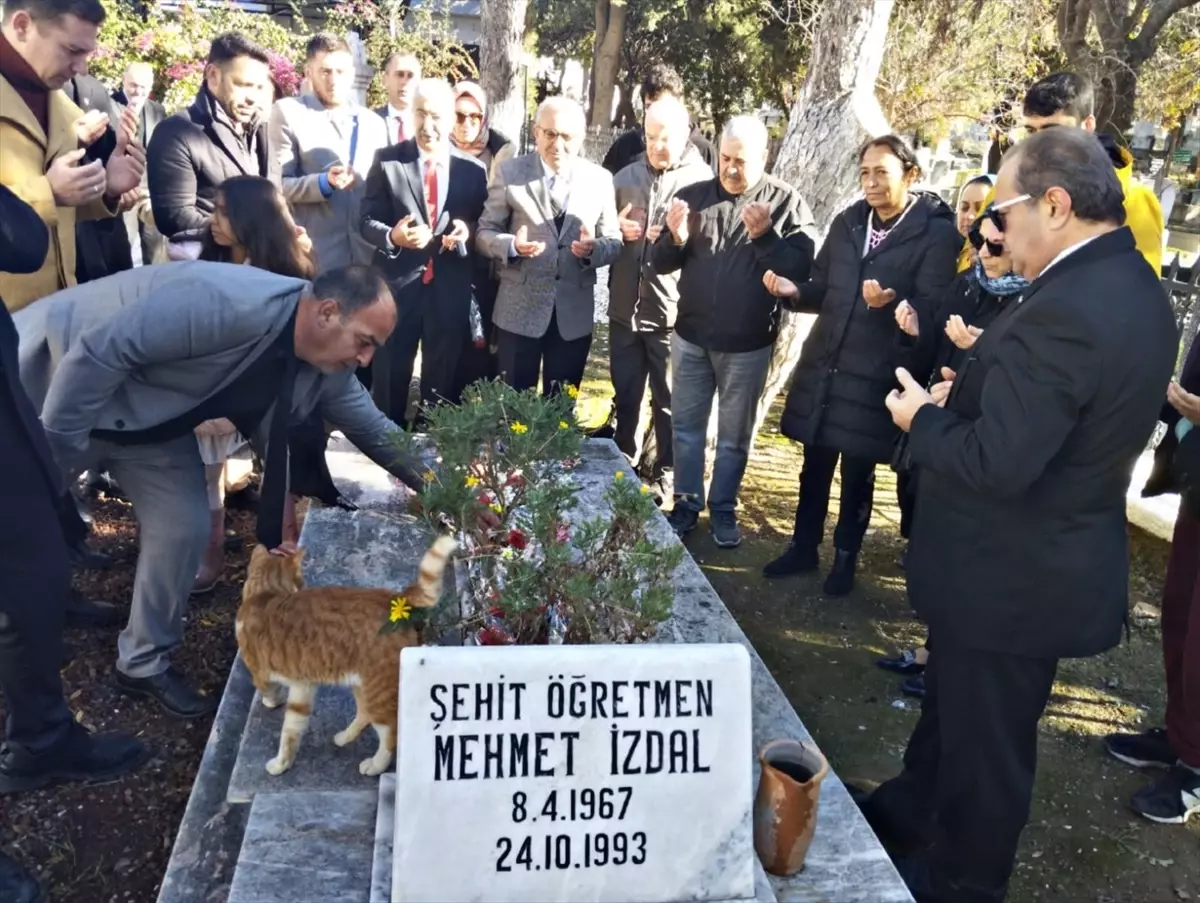 Terör örgütü PKK tarafından şehit edilen öğretmen Mehmet İzdal anıldı