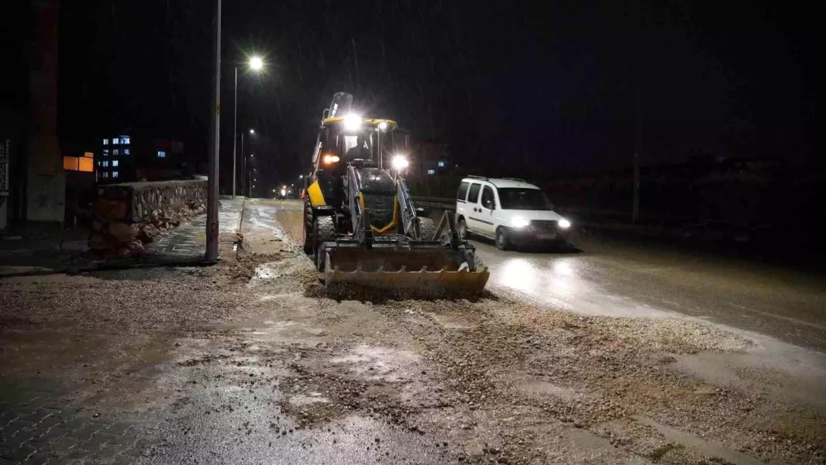 Adıyaman Belediyesi Çukurları Doldurmaya Devam Ediyor