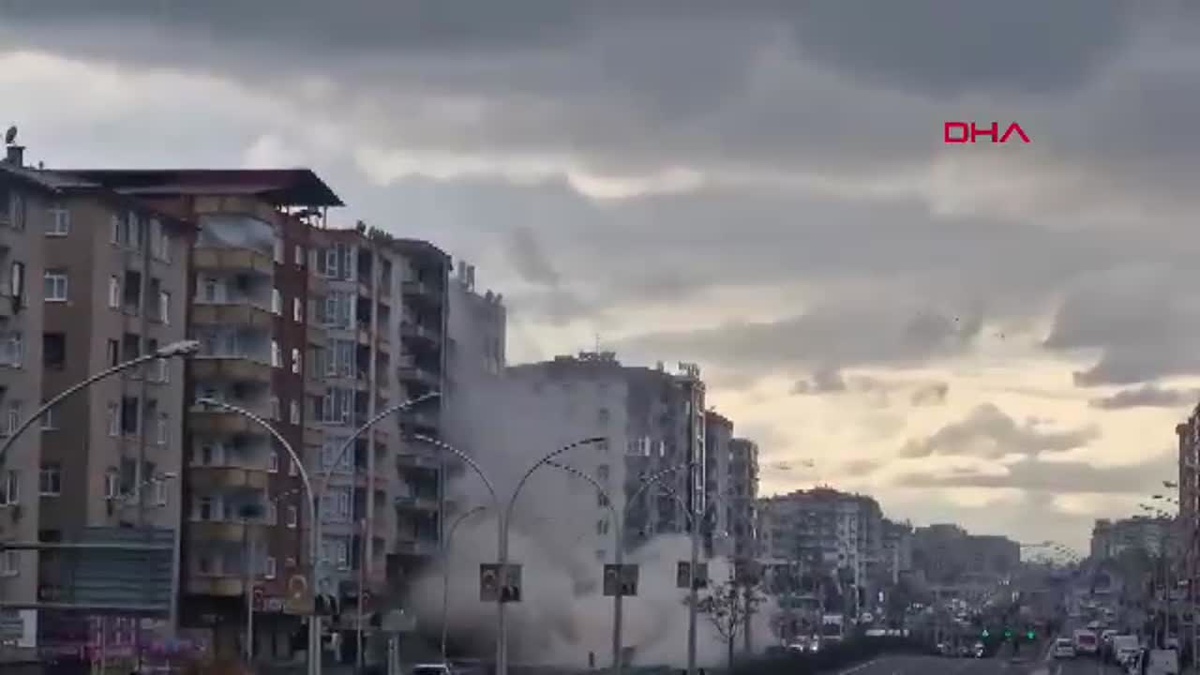 Diyarbakır\'da Yıkım Sırasında Bina Çöktü