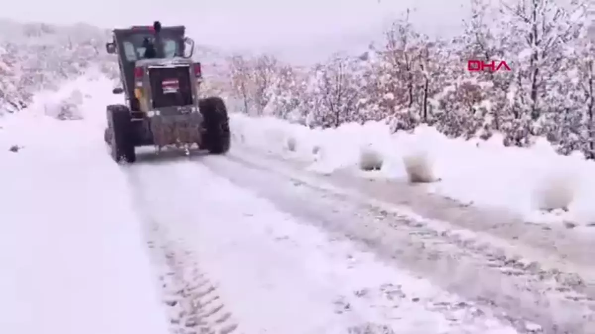 Amasya\'da Kar Yağışı 28 Köy Yolunu Kapadı